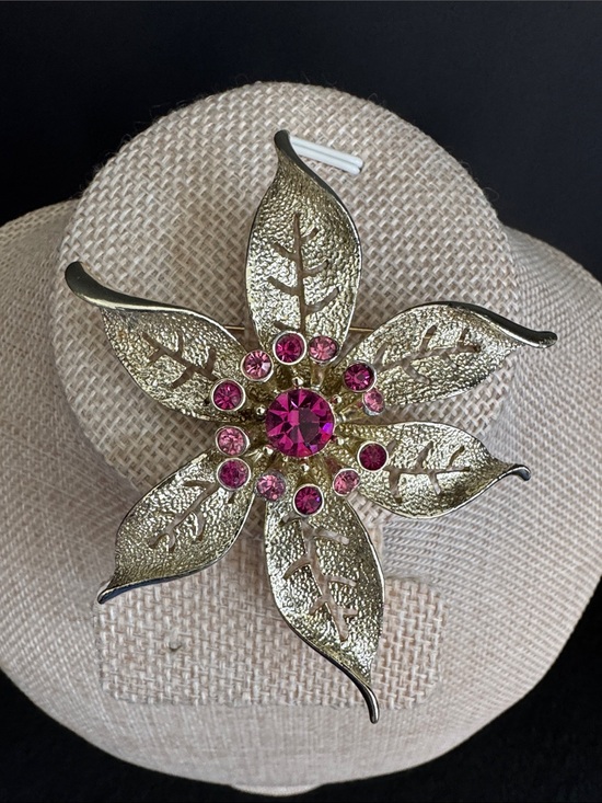 Sarah Coventry Jewelry - VTG Sarah Coventry 1967 "Fashion Flower" brooch